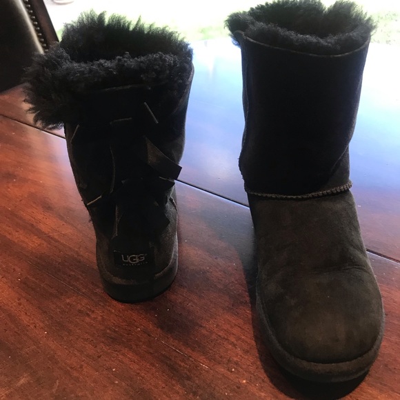 Black UGG bow tie boots - Picture 2 of 5